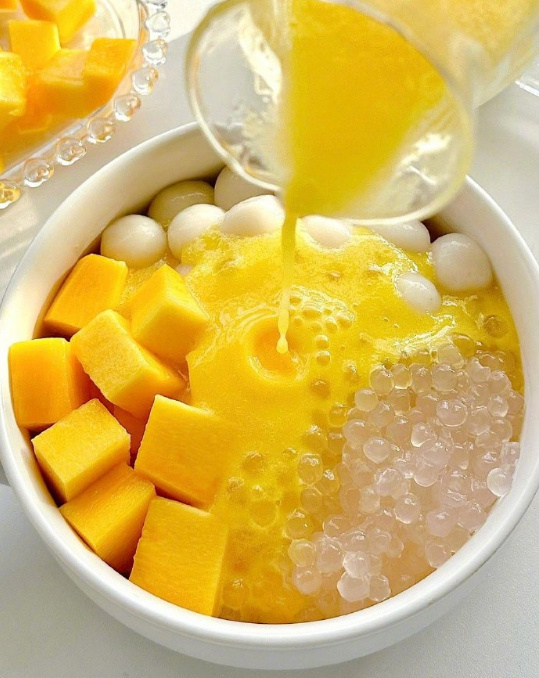 anne_georgelin's tweet photo. That first bite of iced mango sticky rice on a hot afternoon Pure summer bliss. https://t.co/NC5TgSyrOm