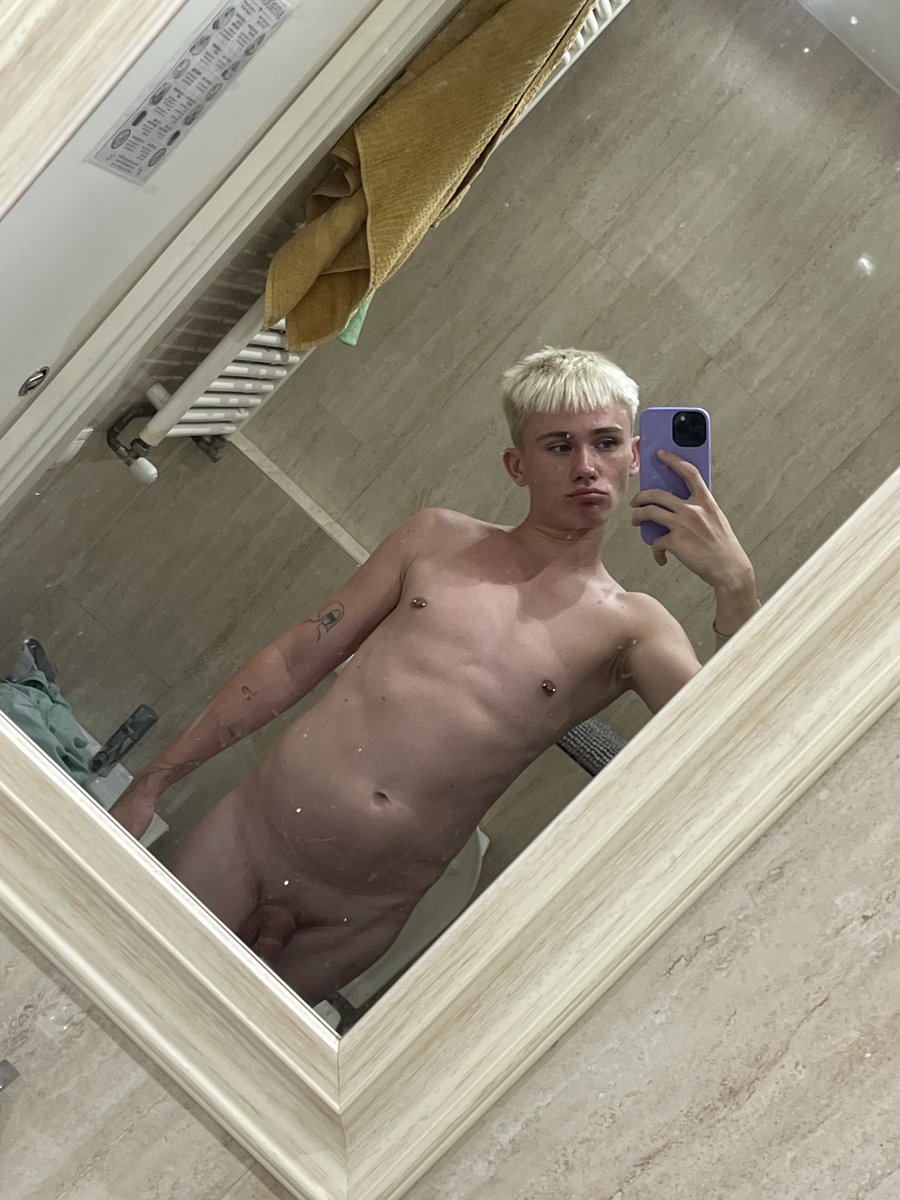 nicogerolf's tweet photo. Guys, my phone got stolen again lol 😭 
Spoil me with a new iPhone so I can make some new content for you 🫶📱

https://t.co/AP2Ihm7YGR https://t.co/TQNJKCUEcN
