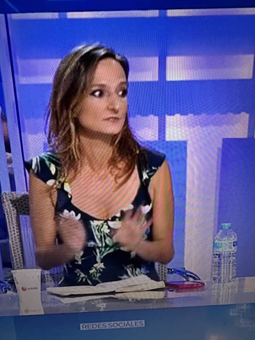 pepeluspain's tweet photo. Esta bruja asquerosa nos está llamando mentirosos a todos porque el pasado sábado se paseó por la playa un día y vio las playas limpísimas. NO TIENES VERGÜENZA NI DIGNIDAD. Lo que hacen algunos por dinero es denigrante. https://t.co/JdRCWwrluR