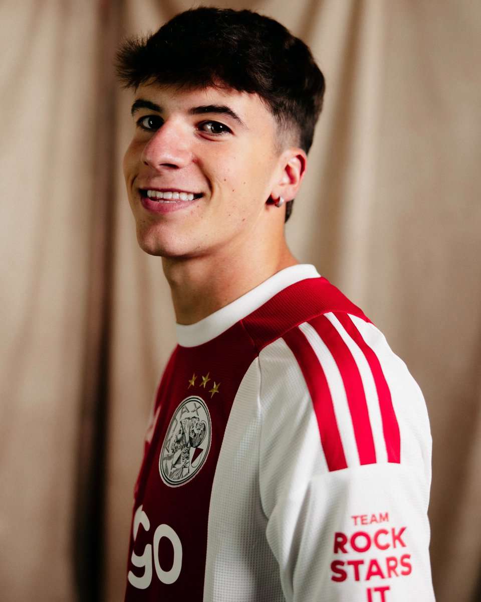 AFCAjax's tweet photo. Jofre Torrents is here! ⚪🔴⚪