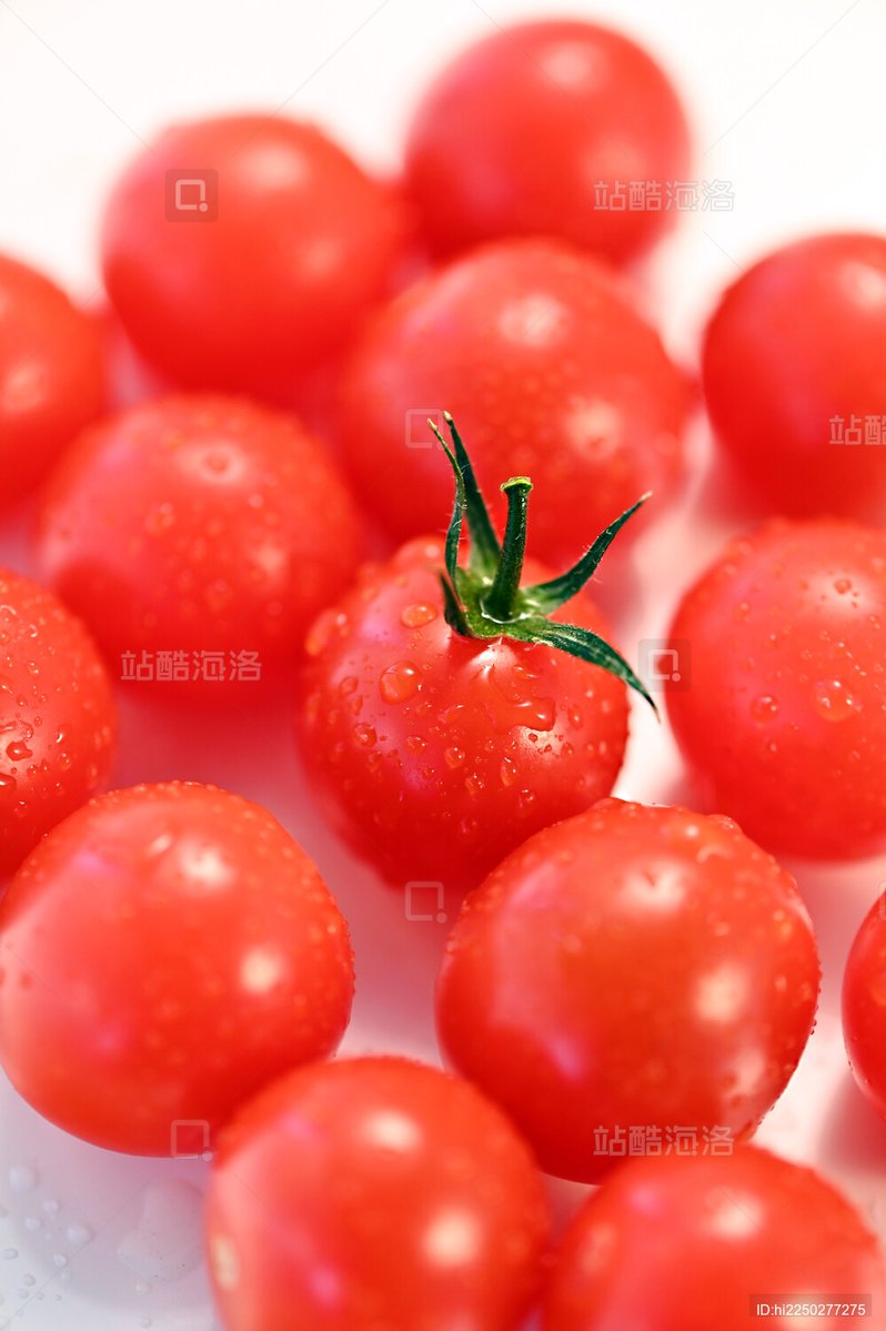 FranInTX's tweet photo. Just tried the new organic cherry tomatoes from the local farmers’ market! Super juicy, sweet with zero sour aftertaste—perfect for salads or snacking. A definite win for fresh, bite-sized goodness! https://t.co/5diQ6EM9B3
