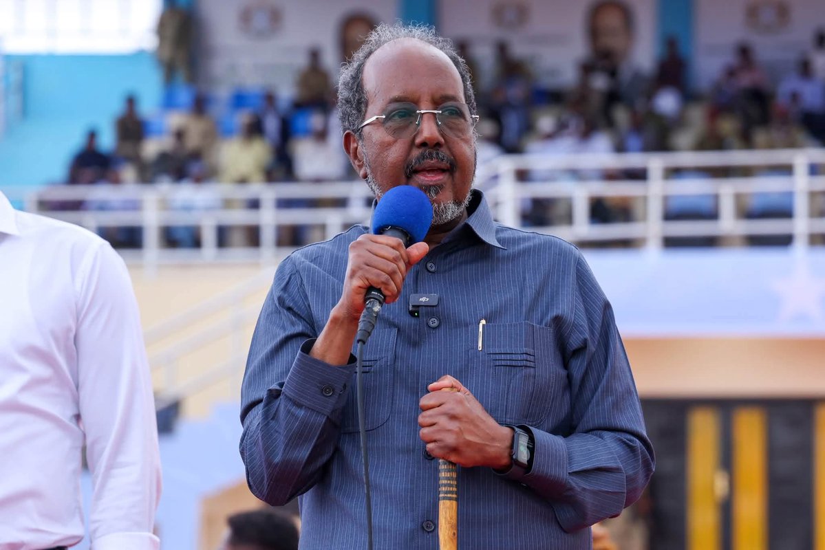 TheVillaSomalia's tweet photo. H.E. President @HassanSMohamud arrived in Gaalkacyo as part of his visit to the central regions of Galmudug.

Addressing our citizens at Abdullahi Isse Stadium, the President commended the people of Gaalkacyo for their commitment to unity and social cohesion, calling on them to further strengthen peace and reconciliation.