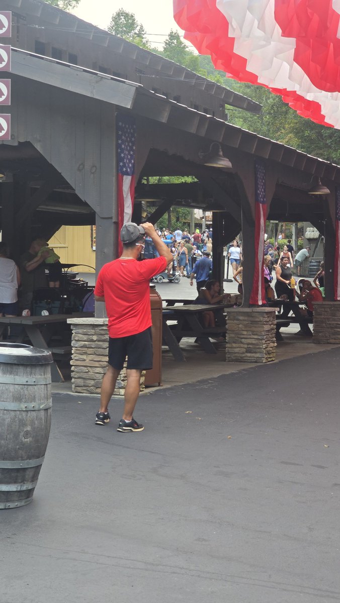 taking__notes__'s tweet photo. @3YearLetterman @HollywoodHandle Coach was busy at Dollywood this weekend anyway. https://t.co/e6cCRDAWye