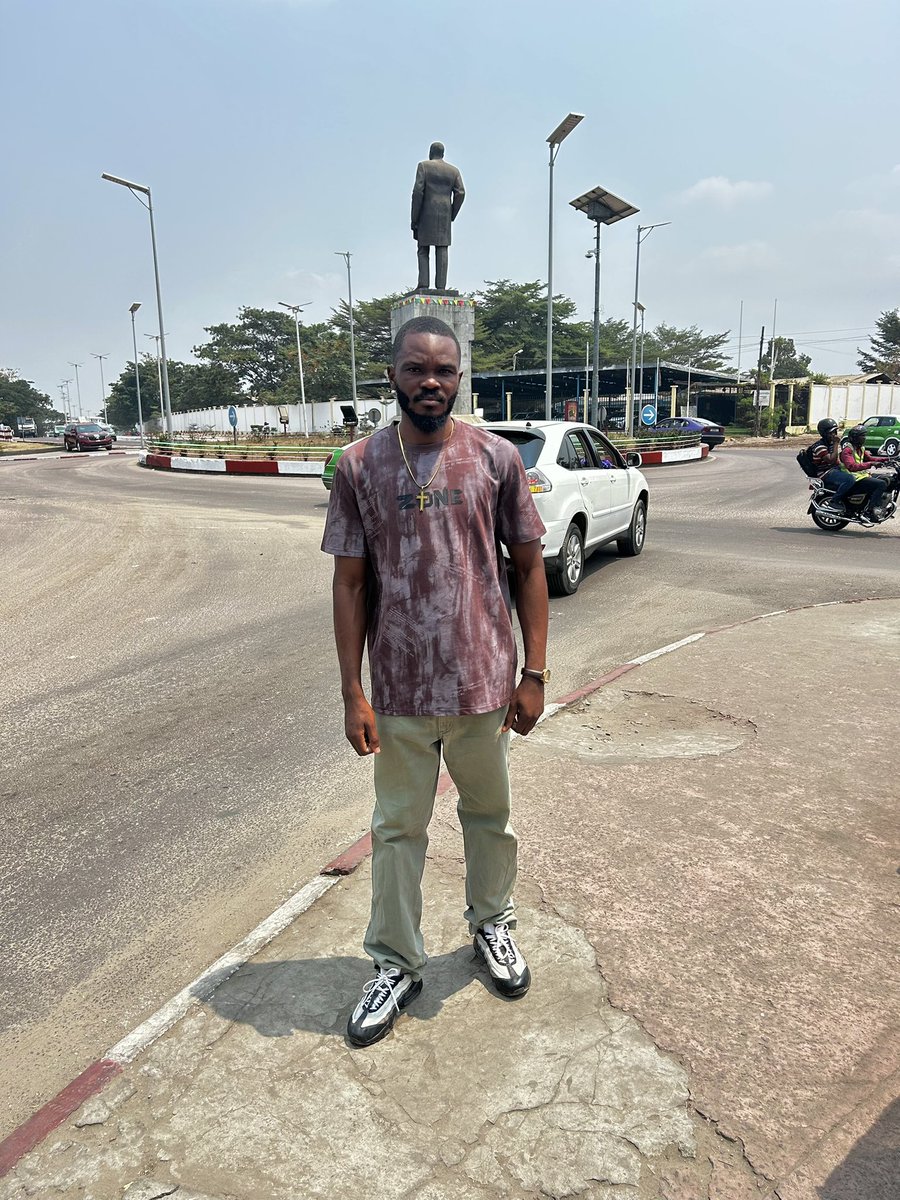 MBopore's tweet photo. Un faible homme homme soutenu par la grâce divine. https://t.co/HSXQegAMaJ