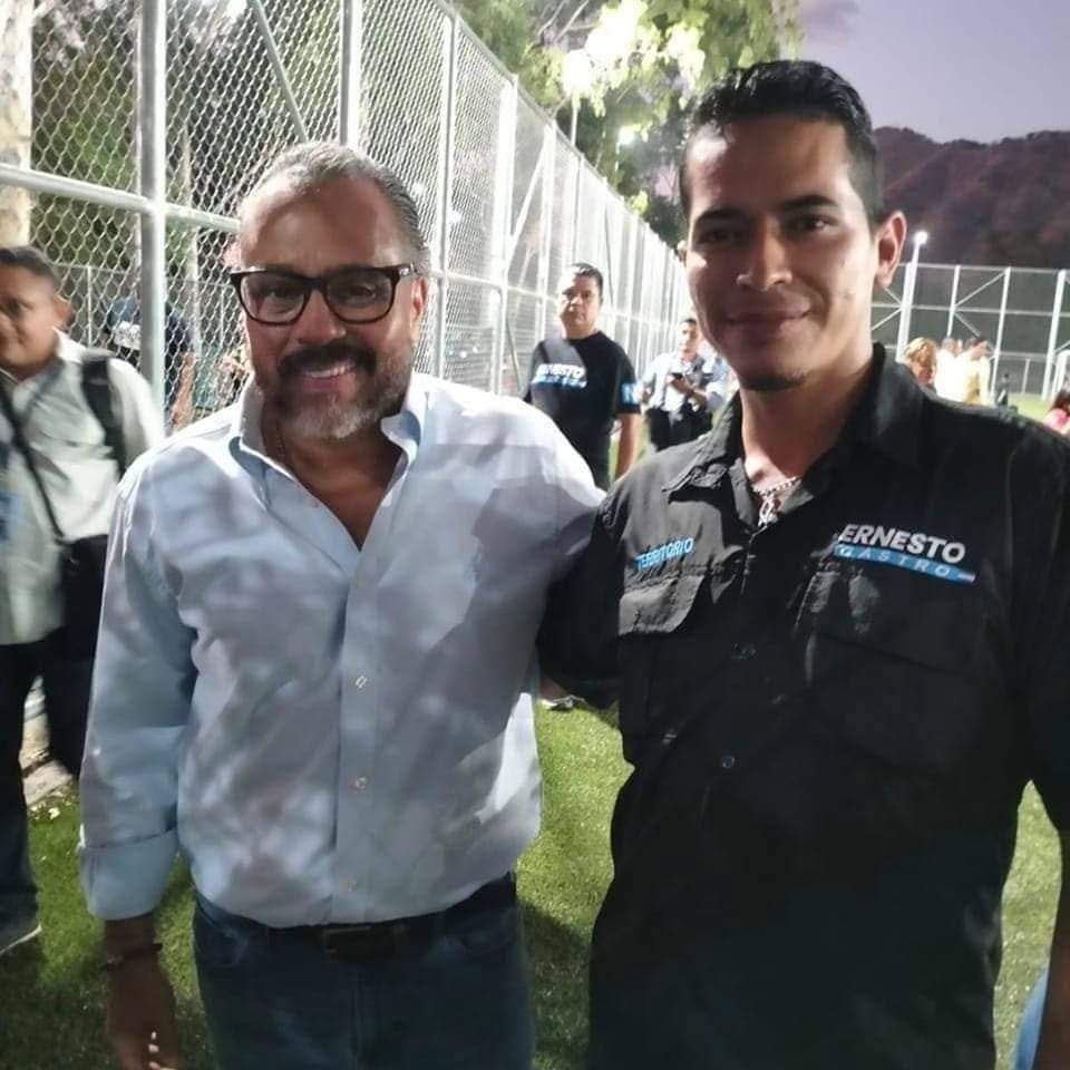 ElTrompudo2022's tweet photo. 🚨 SON CÍNICOS : utilizaron a pandilleros para sus objetivos políticos y después se lavaron las manos!

Hace meses capturaron a "Chucha Seca", pandillero responsable del equipo de la campaña política de Ernesto Burro Cuto Castro, presidente de la Asamblea Legislativa.

El mismo Castro publicó que Chucha Seca "nunca más volverá a ver la luz del día".

Y esto es así. La Asamblea está llena de empleados pandilleros. La PNC y el Ejército mantienen en sus filas a miles de pandilleros. Las alcaldías  de Nuevas Ideas están cundidas de pandilleros. Los custodios en centros penitenciarios son, en su mayoría, pandilleros.