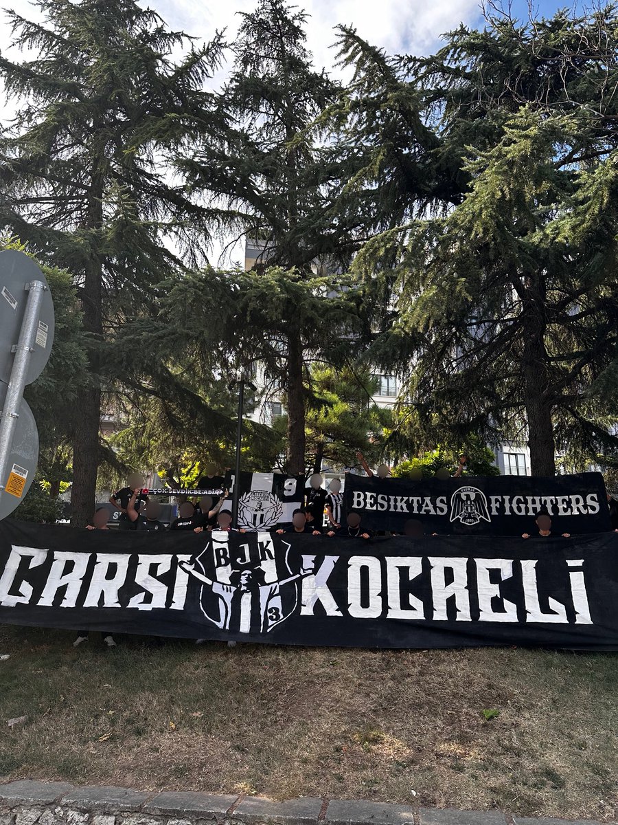 carsikocaeli's tweet photo. Beşiktaşımızı ligin ilk maçında yalnız bırakmadık. https://t.co/XoHd55Nthc