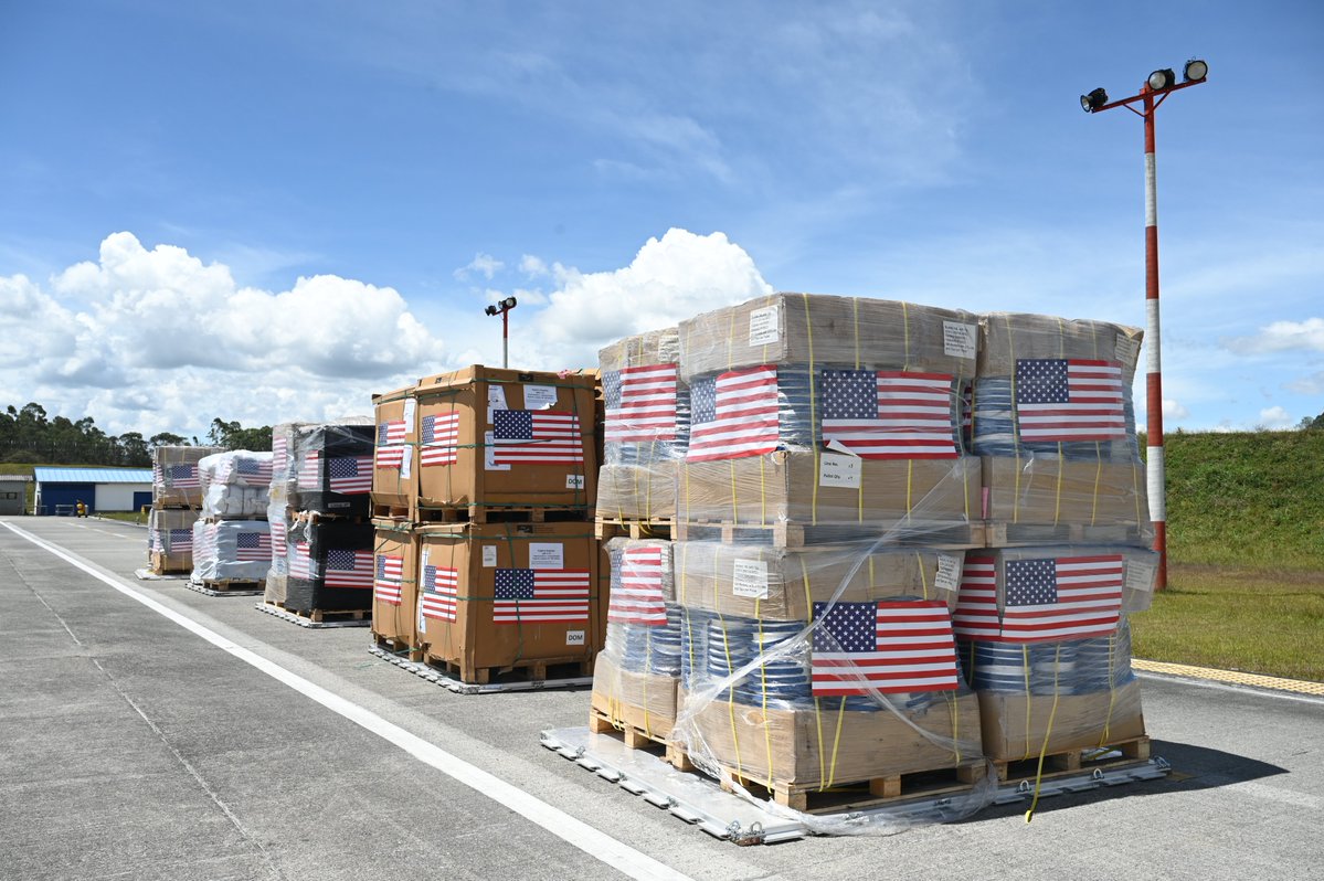 USForeignAssist's tweet photo. Over the weekend, @US_TRANSCOM and @SOUTHCOM transported nearly 220,000 pounds of shelter and water, sanitation, and hygiene supplies from the @StateDept Miami warehouse to Colombia in support of earthquake response efforts.

The U.S. continues to stand with the Colombian people as they respond to last week’s devastating earthquake.