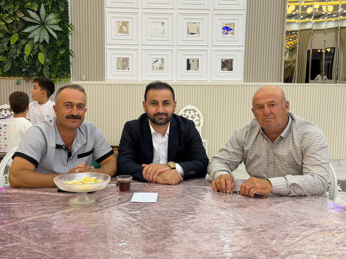 Akgencyova's tweet photo. 📍Yüksekova

İlçe Gençlik Kolları Başkanımız Sn.@srvtkrstakkurt Vezirli Mahallesin’de dünya evine giren kıymetli kardeşlerimiz Zilan & Haluk çiftinin düğün merasimine katılarak mutluluklarına ortak oldu.

Genç çiftimizi gönülden tebrik ediyor, kendilerine ömür boyu sağlık, huzur ve mutluluk diliyoruz.

Rabbim muhabbetlerini daim, yuvalarını bereketli eylesin. 🤍💐