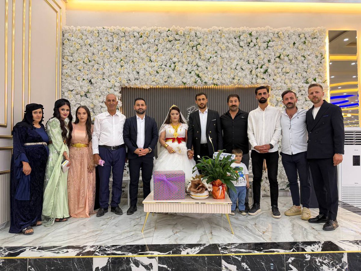 Akgencyova's tweet photo. 📍Yüksekova

İlçe Gençlik Kolları Başkanımız Sn.@srvtkrstakkurt Vezirli Mahallesin’de dünya evine giren kıymetli kardeşlerimiz Zilan & Haluk çiftinin düğün merasimine katılarak mutluluklarına ortak oldu.

Genç çiftimizi gönülden tebrik ediyor, kendilerine ömür boyu sağlık, huzur ve mutluluk diliyoruz.

Rabbim muhabbetlerini daim, yuvalarını bereketli eylesin. 🤍💐