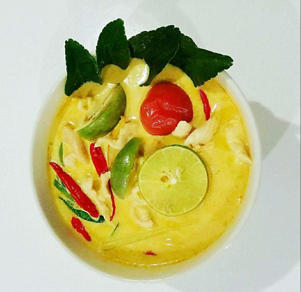 alexvnello's tweet photo. Craving exotic flavors This creamy Thai green curry with tender chicken u0026 basil is pure comfort in a bowl—perfect for your next cozy meal! ， https://t.co/7K0sRo60kJ