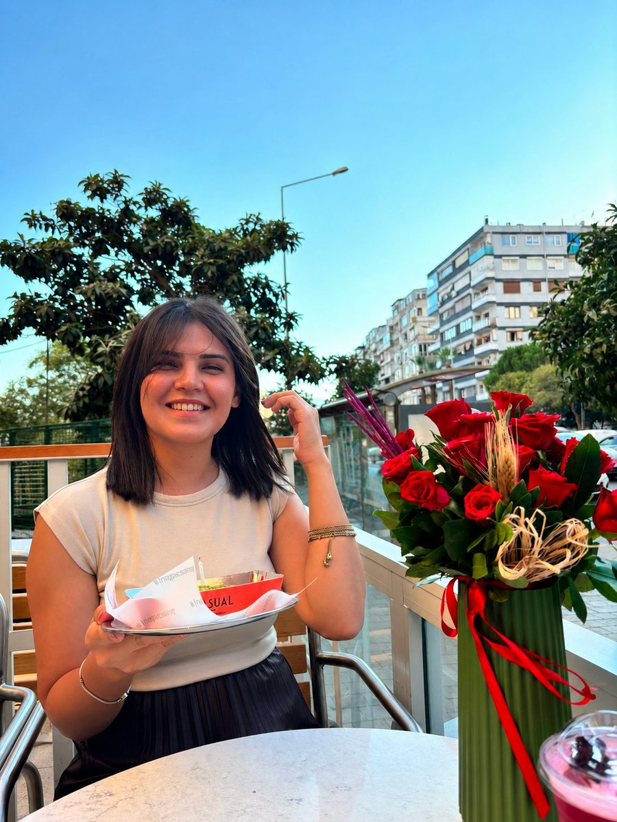 krkynesraa's tweet photo. İyi ki mi doğmuşum🥳 https://t.co/FYEsPmM8Fn