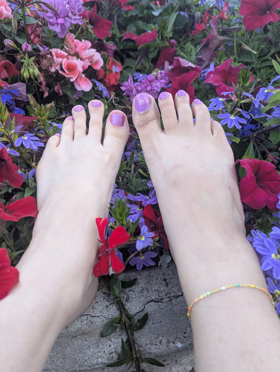 LolaOliveFun's tweet photo. Take a sniff🩷💜

Link in bio
Taking requests

#feet #feetfetısh #twoforone https://t.co/Tv4i1sv5Fa