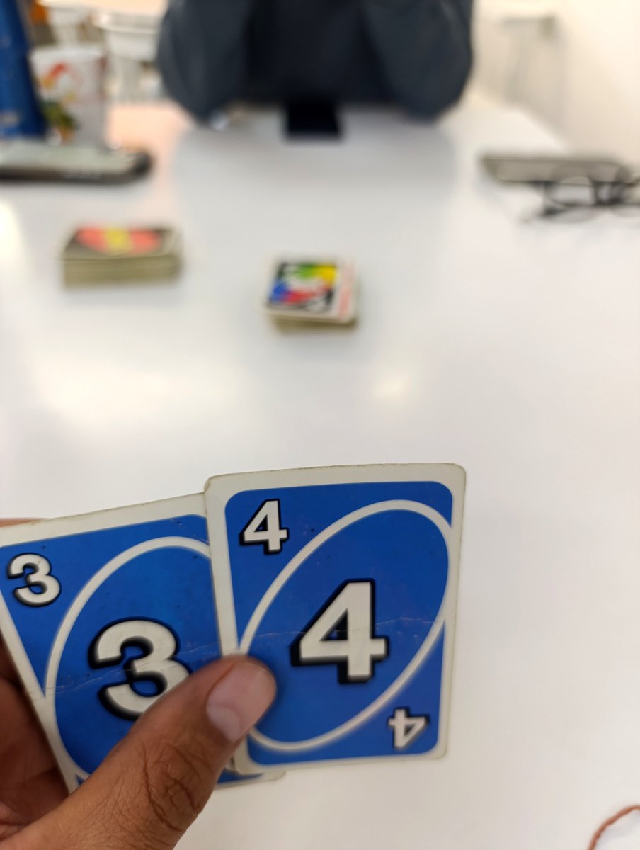 hecmanueljuvill's tweet photo. ¿Qué se hace en la hora de almuerzo en la oficina? Jugar UNO y destruir relaciones laborales de años en 15 minutos. 🃏🔥
#TrabajoSíHay #HumorDeOficina #UnoGame #HoraDeReceso https://t.co/2BTipJ9dE2