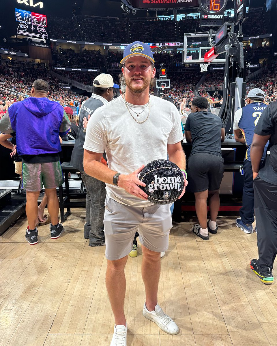 GeorgiaSwarmLAX's tweet photo. MVP @bdobson_45 Brett Dobson making the rounds in ATL this weekend 🏆

Representing Atlanta’s teams, supporting the city, and showing some love to the community. 💪🔥

Special thanks to the Atlanta United &amp; Atlanta Dream! 
#atlanta #mvp https://t.co/EksrRjWeiv