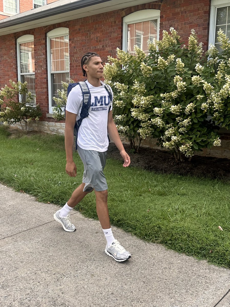 LMUMBB's tweet photo. The First Day of Class is officially in the books 📚 

We want to wish our Railsplitter family a great school year! 

#GoSplitters https://t.co/JOHzD0s9DZ