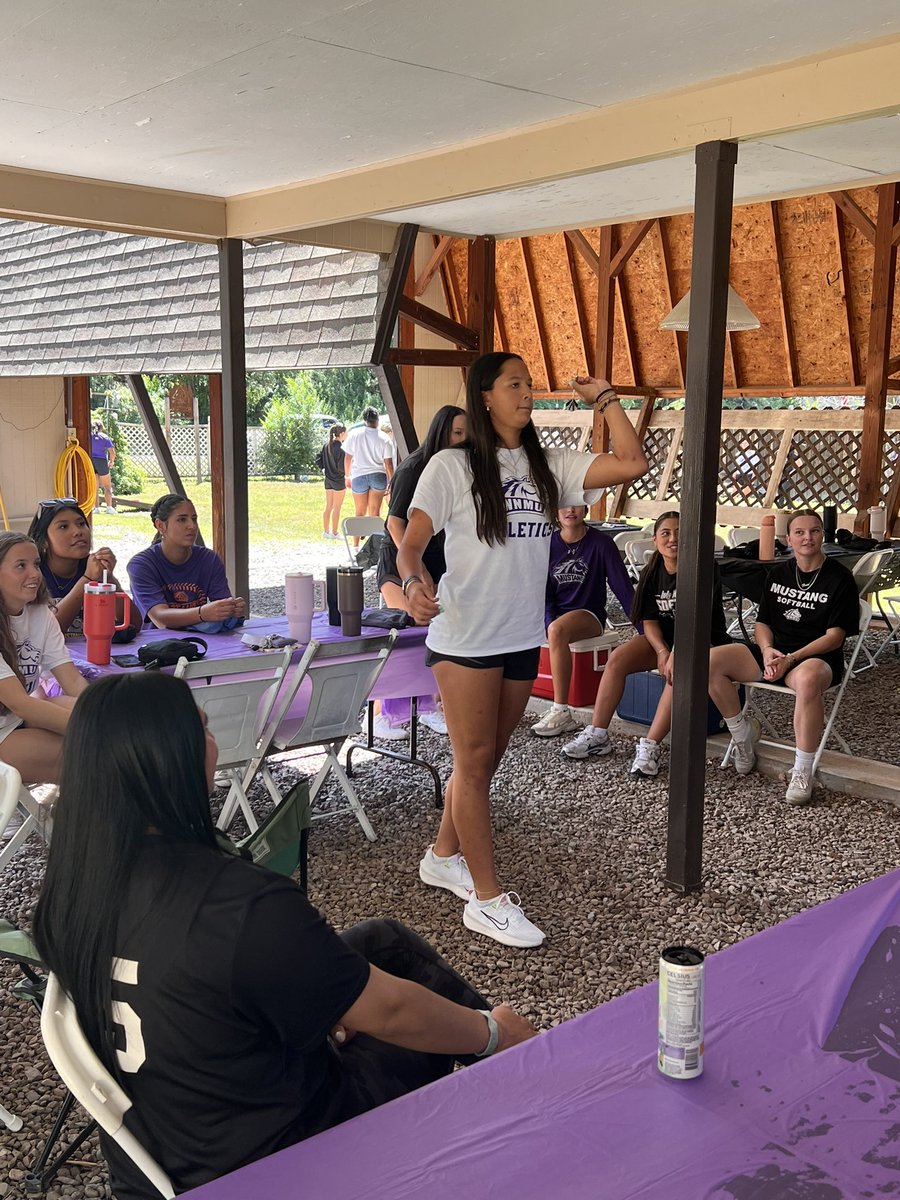 wnmu_sb's tweet photo. Canoe racing ✅
Corn hole ✅
Darts ✅
Ping pong ✅

Safe to say the competitive side came out at our team retreat! Can’t wait to get this team out on the diamond💛💜

Thank you to the Ruelaz family for opening up their lake house and welcoming our girls back to school! https://t.co/mrgUAnoror