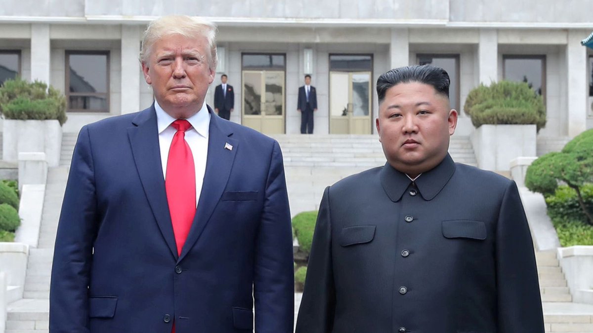 joni_askola's tweet photo. Trump is praising North Korea today. Who will he praise tomorrow? ISIS? https://t.co/iEaKKlY0Xo