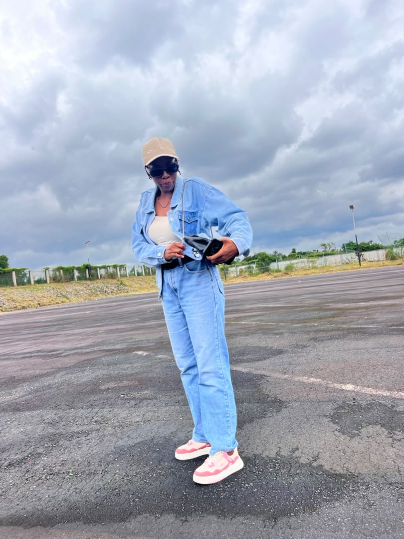 royaleessence08's tweet photo. FYB DAY 2: Denim On Denim 👖🧥 https://t.co/Fden7tKV3t