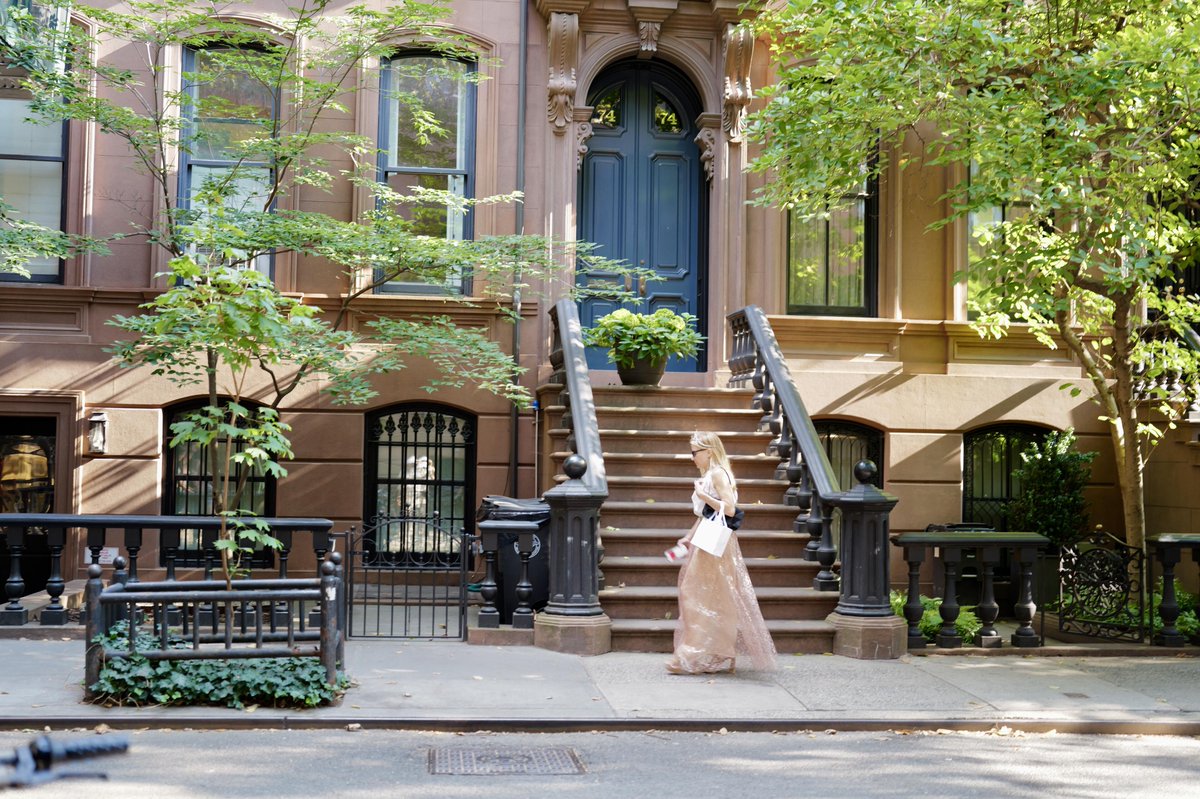 Starry1skyL's tweet photo. Actually, strolling through the streets can be quite pleasant https://t.co/vhA3u0pFD3