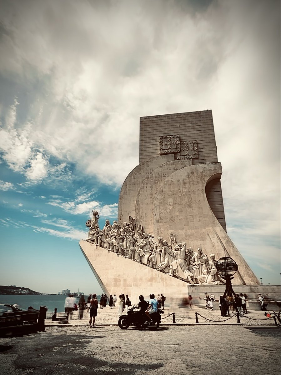 AphotoShow's tweet photo. I don’t try to “save” weak frames.
I only keep the ones that already had a clear idea when I pressed the shutter.
Editing should refine, not rescue.
#postprocessing
#photography
#shotoniphone https://t.co/pfgBXGIdEs