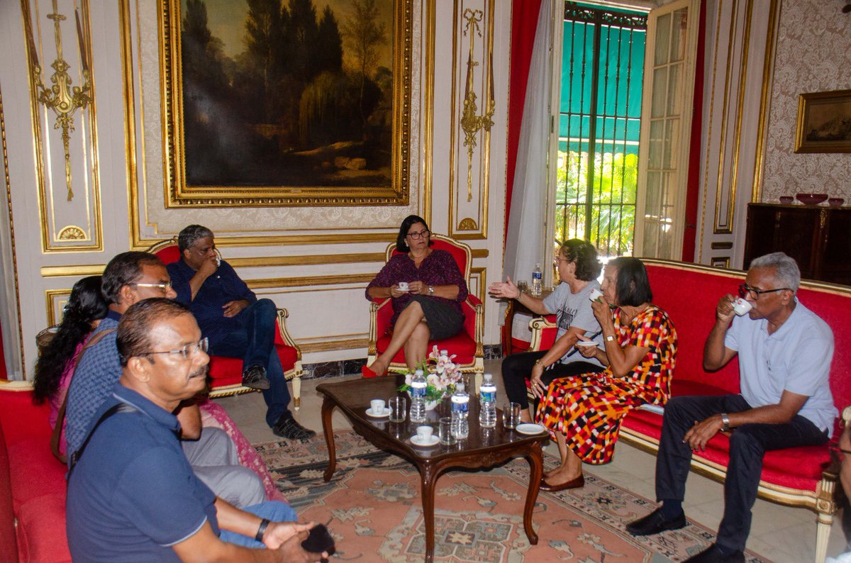 siempreconcuba's tweet photo. Una delegación de la #India, que participó en el I Coloquio Internacional "#Fidel: legado y futuro", sostuvo un encuentro en el Instituto Cubano de Amistad con los Pueblos para compartir experiencias y coordinar acciones de solidaridad. 🏛️🇮🇳🇨🇺

#CubaNoEstáSola #ICAPCuba https://t.co/4MUODASco8