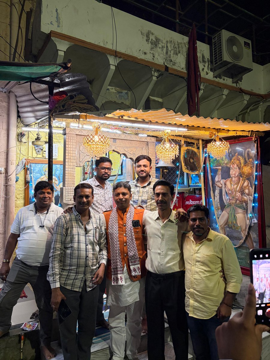 burad_manish's tweet photo. ब्यावर जिले के नवनियुक्त लोकप्रिय जिला अध्यक्ष श्री आशीष जी सांड का ब्यावर में आमजन और कार्यकर्ताओं ने किया भव्य स्वागत इससे पूर्व आपने बालाजी महाराज के दिव्य दर्शन किए https://t.co/NzyCiEBpHw