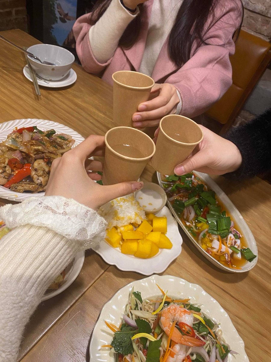 boy_saadi's tweet photo. Spent the whole evening testing takeout combos with my favorite taste-tester ， https://t.co/SiXgpORkjv