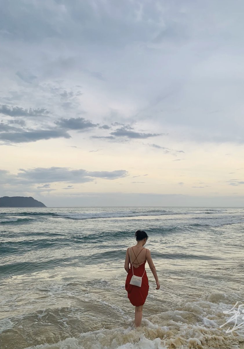 danieldenia1997's tweet photo. Stroll along the beach and feel the warmth of the sand flowing between your toes. https://t.co/fDyVuXqLUZ