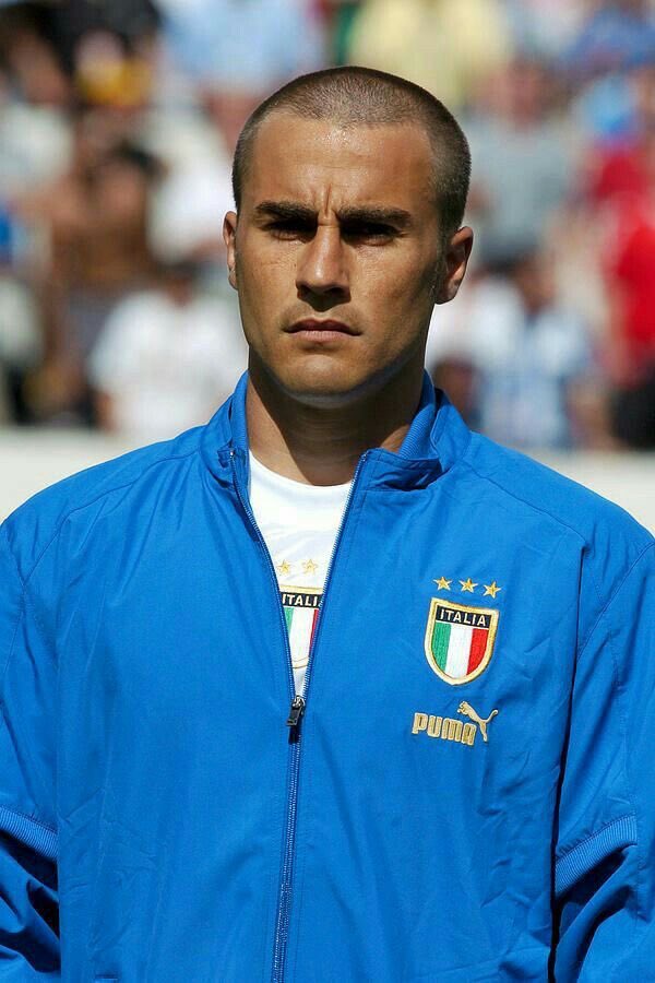 ThatG4m's tweet photo. GUESS THE FOOTBALL LEGEND

VERY•HARD https://t.co/IYWrcfUn4P