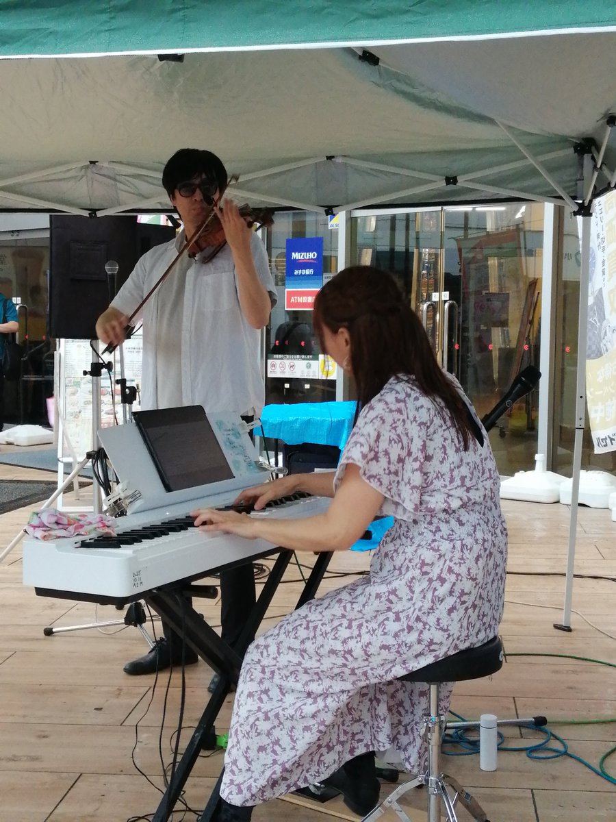 takeru6897's tweet photo. 『Duo Aquariaホールコンサート応援企画~音で繋がりを~@ coma』
トリはDuo Aquaria🎻🎹

白井崇陽さんのバイオリンと南紗椰さんのピアノの音の化学反応は、観客全ての人々の心に深く入り込み、フリーLiveでは異例のアンコールまで飛び出しました

#シバミヤ内装
#和田商会
#FMヨコハマ
#FM湘南ナパサ https://t.co/t0dxH0poyv