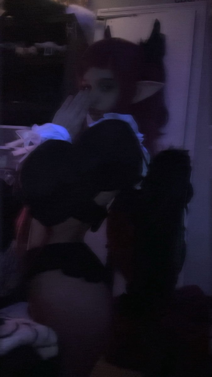 valtheangel_'s tweet photo. Hiii this is my intro/moot hunt:3
♡︎name:Val or valentine 
♡︎age: 19
♡︎I’m a puppy girl
♡︎I’m a cosplayer 
♡︎sexuality : pansexual 
♡︎games I play : needy streamer overload,fnaf series,genshin,Honkai star rail and colorful stage
♡︎hobbies : I like cosplaying, getting tattoos, reading and collecting figures 
♡︎im a stoner🍃
♡︎ヾ(≧▽≦*)o like and repost to be moot
#moothunt〃・ #mootstwt