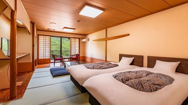 asacha_cha's tweet photo. 那須塩原で源泉かけ流しの宿が素泊まり2,740円〜。激安の代わりに徹底したセルフサービスを宣言。布団は自分で敷くし、夕食は有名ホテルの料理長が監修した弁当を売店で買って自分でレンチン。ほったらかしが妙に心地よく、自宅みたいにくつろげる。温泉に浸かることだけに特化すると宿はこうなる↓ https://t.co/FWyE4CVoTK