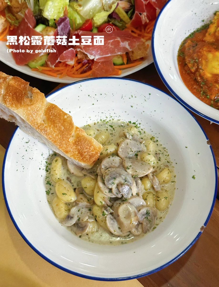 kenangan_6's tweet photo. Just had the most melt-in-mouth truffle mushroom pasta at that tiny corner bistro on 5th St! Cozy vibe, fresh ingredients, and the truffle aroma hit me the second I walked in—10/10, will be back this weekend! https://t.co/wQTA6F7cwb