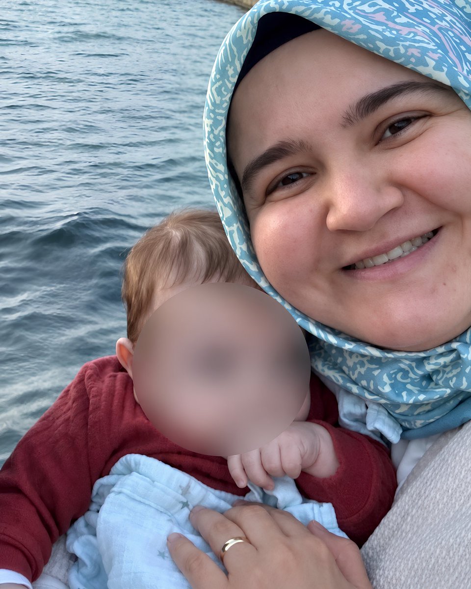 TutsakBebekler's tweet photo. Anne sütüne muhtaç 10 aylık Emin’in akciğerinde kist var. Ama iki aydır annesinin kucağına da, sütüne de hasret.

Annesi Rümeysa Şanal (31), 12 Haziran’dan bu yana İzmir’de tutuklu.
@barisyarkadas 

#KHKlarİptalEdilsin https://t.co/zHZJ0zJK5k