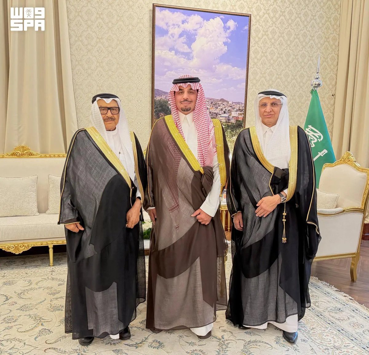 SPAregions's tweet photo. نائب أمير الباحة يستقبل رجل الأعمال سعيد العنقري.
https://t.co/BzKUWY5wAC
#واس https://t.co/7psxR8eU3f