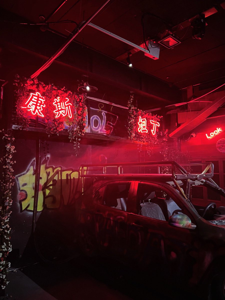 SRichardB's tweet photo. Thirty minutes left to crack the hidden code in this dim escape room! Will you find the key before time runs out ， https://t.co/mriTOrJAoZ