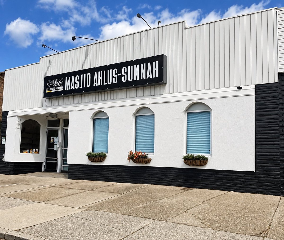 AHLUSSUNNAHFW's tweet photo. As-salāmu ʿalaykum wa raḥmatullāhi wa barakātuh, brothers and sisters.

Please continue aiding our masjid. As you know, we are striving to purchase a permanent building—a masjid that openly calls to the Qur’an and Sunnah upon the understanding of the righteous Salaf, without watering down our religion.

We want to establish a masjid that openly calls people to worship Allāh alone, refutes the lies spoken against our Lord, and does not cooperate with anyone who seeks to profit from or distort our religion.

🎯 By the permission of Allāh, we have raised $27,334.90 so far!

Please give whatever you are able to give. Let us strive to raise at least $5,000 today and encourage others to join us in establishing a true masjid—not an event center or a place of business, but a house of Allāh that benefits us, our families, and our entire community.

By Allāh’s permission, this masjid has been aiding new Muslims, sending brothers out to call others to Islām, teaching our youth about the dangers surrounding them in today’s society, and providing many other benefits to the community.

O Muslims, give sincerely for the sake of Allāh! The Messenger of Allāh ﷺ said:

“Whoever builds a masjid for the sake of Allāh, Allāh will build for him a house in Paradise.”

🎯 DONATE AND SUPPORT THE HOUSE OF ALLĀH!

💳 ZELLE:
AhlusSunnahFortWayne@gmail.com

🟩 CASH APP:
$ahlussunnahfw

🟦 PAYPAL:
https://t.co/DwE2rLoFmx

Please donate, share, and encourage others to participate.

May Allāh accept from us, place barakah in every donation, grant us a permanent house from among His houses, and build for us homes in Jannah. Āmīn.