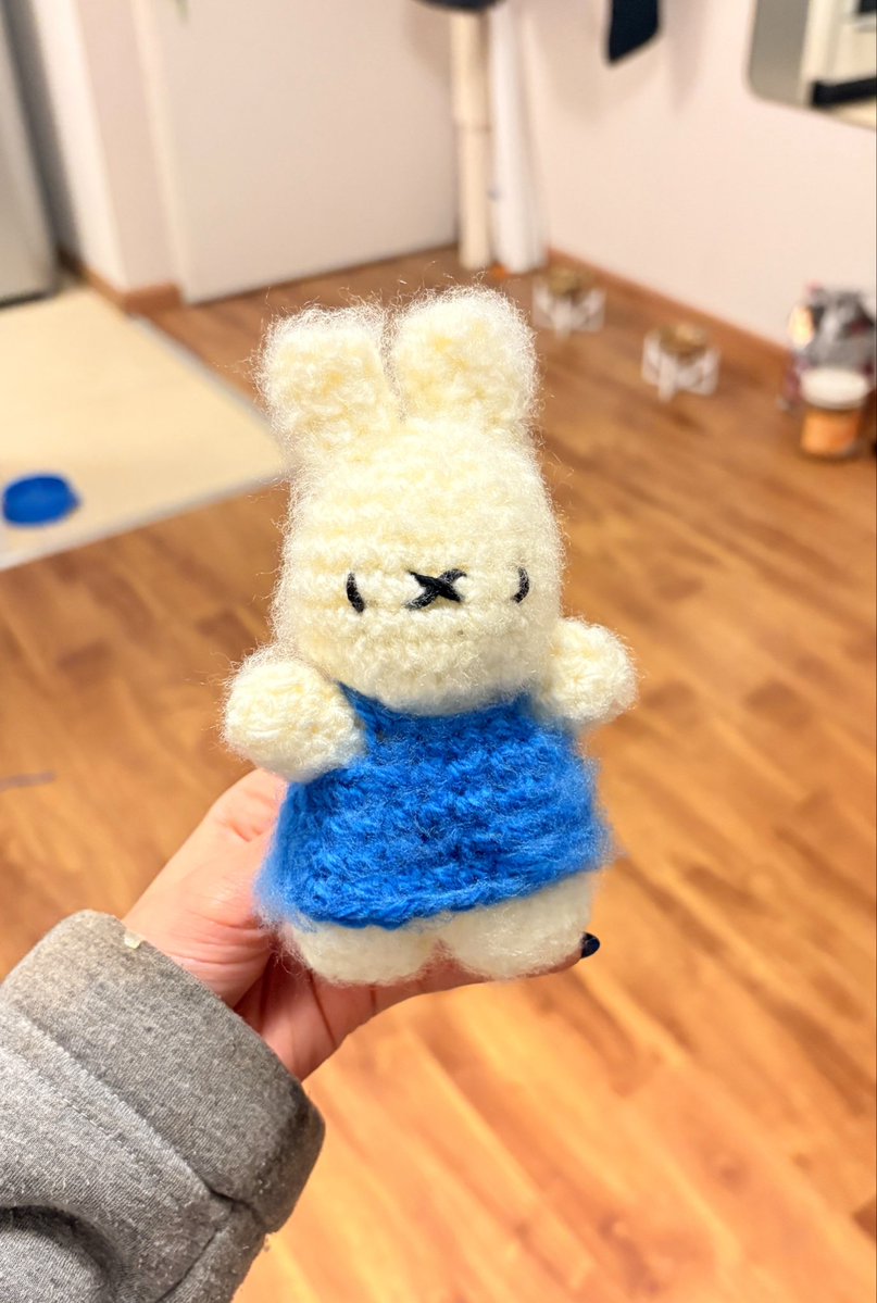 souvlakl's tweet photo. hice a una miffy peluda de crochet https://t.co/7UvUPTQ6DY
