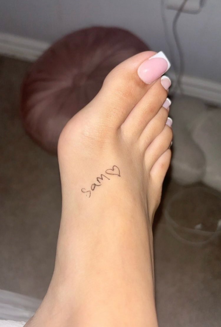 Sammy789799's tweet photo. ✨ New princess, new energy, and a whole lot of love for those beautiful feet. 👣💖 Welcome to the family, darling princess—your journey to being spoiled starts now. 👑💕 https://t.co/aNYpJZ2WLD