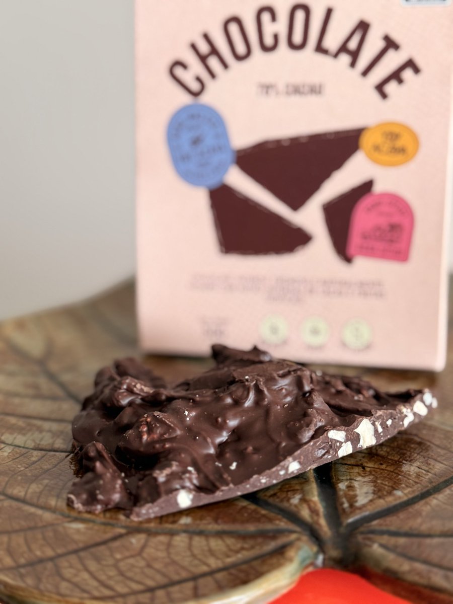 yllaallyally's tweet photo. amo que segunda é dia de embalar pedidos e faço os kits com o maior carinho e cada vez gnt de mais longe esta comprando meu chocolate… é um trabalho muito pesado q as vezes me faz chorar de cansaço, mas compensa demais quando crio coisas novas e as pessoas amam tanto quanto eu🥹 https://t.co/kkSWiBvBte