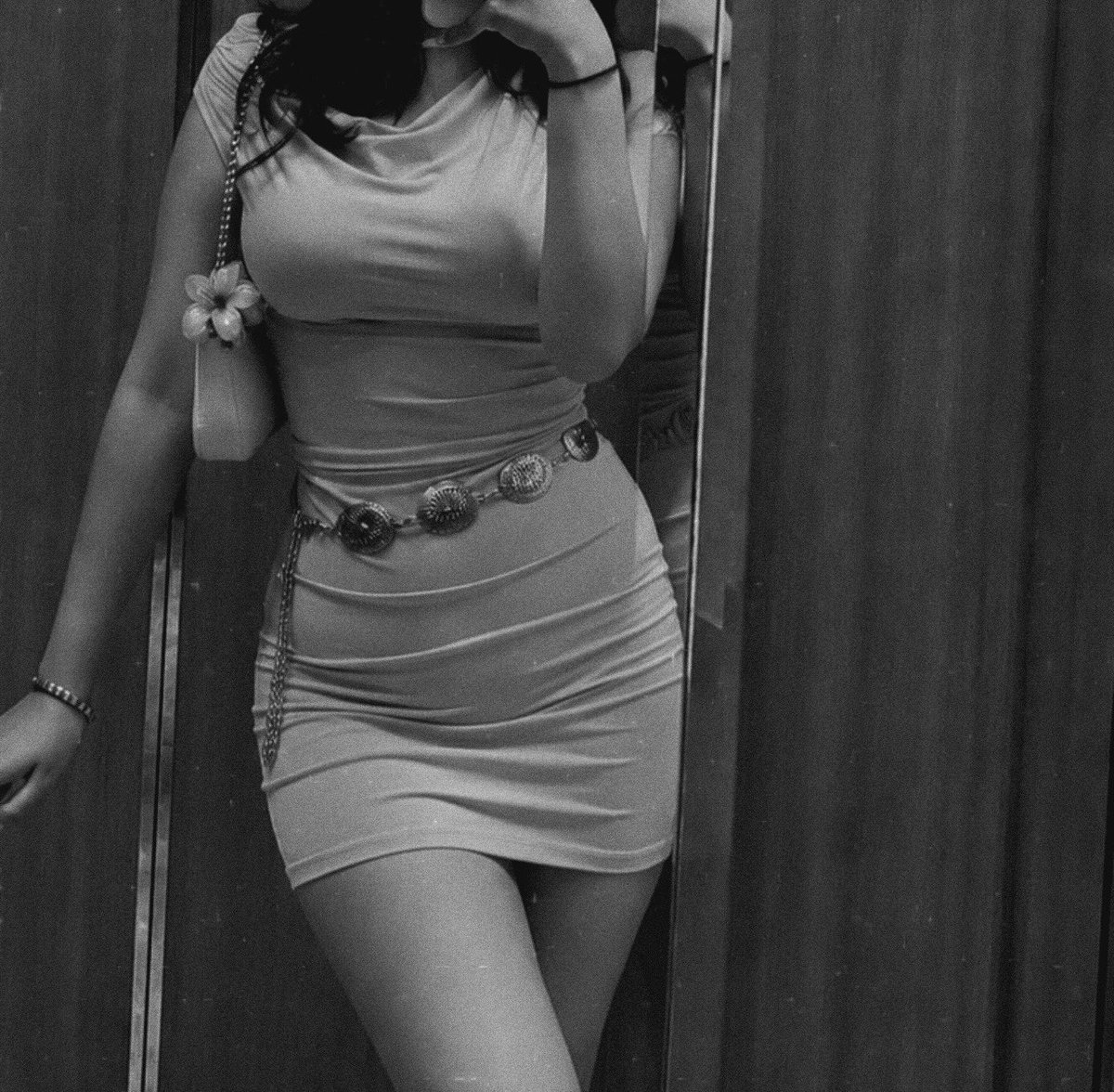 goddesssusssh's tweet photo. My presence says enough 👠💅🏻🤏🏻 https://t.co/3kFPcMLFWh