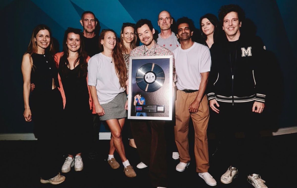 OT5Dailys's tweet photo. Harry Styles’ LP “Kiss All The Time, Disco Occasionally” has been certified platinum in the UK! 

via Music Week Magazine https://t.co/pUtcHnFbML