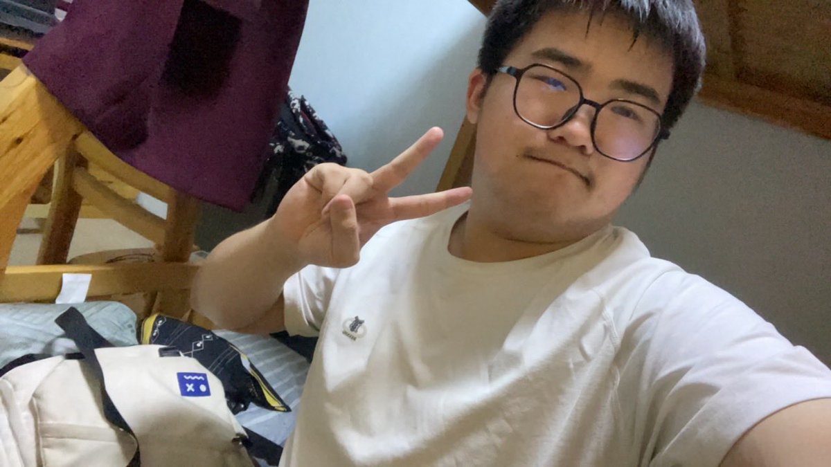 ChimiNG_'s tweet photo. 我就这样一边卖萌一边卖肉 https://t.co/Vwtz9ackdH