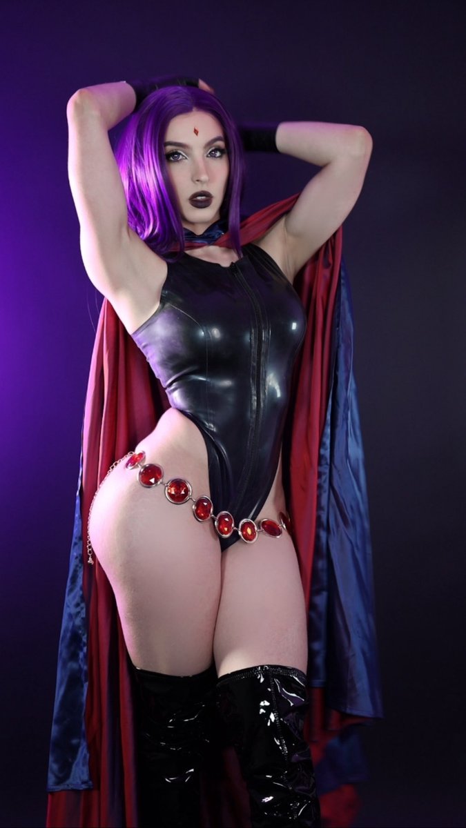 missbrisolo's tweet photo. “muscle mommy Raven isn’t real, she can’t hurt you”

my actual reaction: https://t.co/LkOQmFcsuu