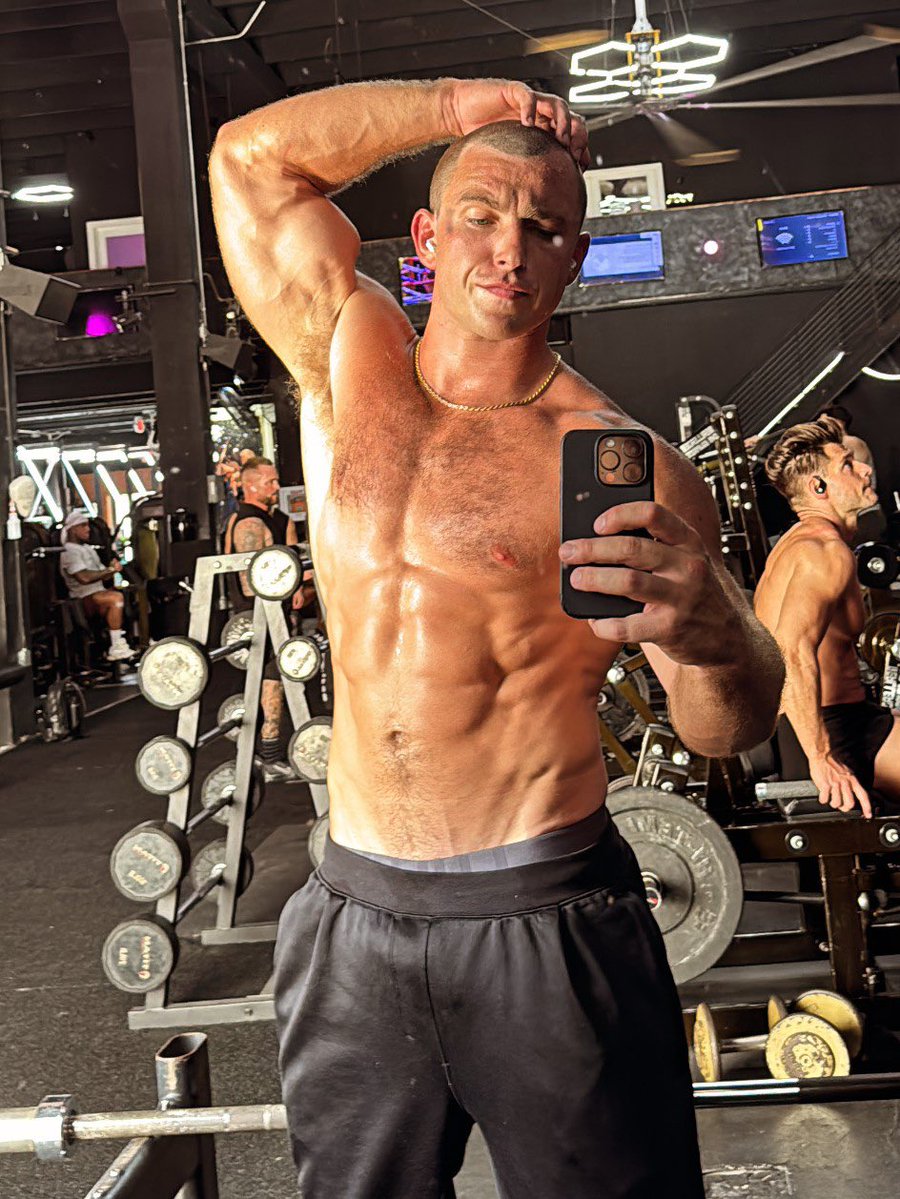 Zachprintx's tweet photo. Do you think I’ve got enough muscle? https://t.co/94kpSrEy5k