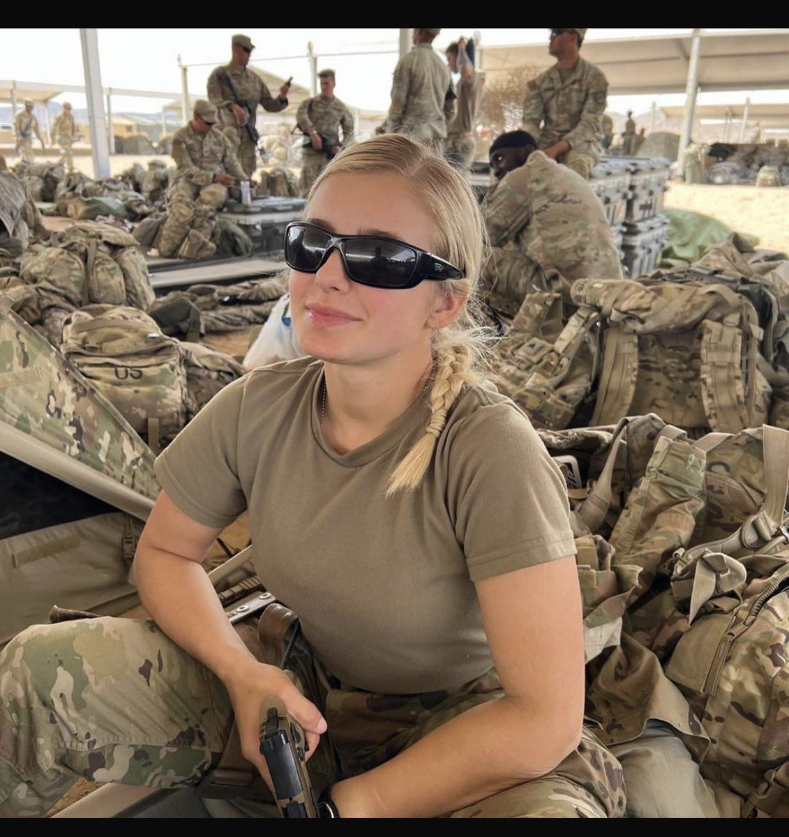 Anabellexmx's tweet photo. Duty hours🇺🇸 https://t.co/ZEySPNFN3A