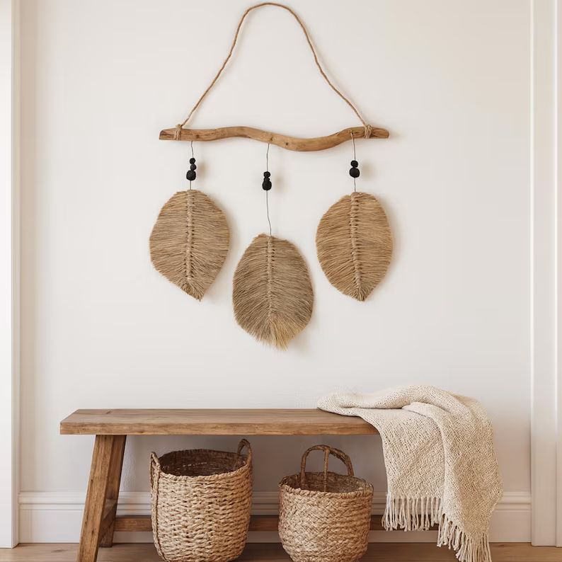 dgkostop's tweet photo. 🌾 Bring natural texture into your home with this handcrafted raffia leaf wall hanging. A timeless piece for relaxed boho interiors.👇
https://t.co/k8Ku5eZgMO 

#EtsyUK #BohoDecor #WallArt https://t.co/PZ7XHXDP3A