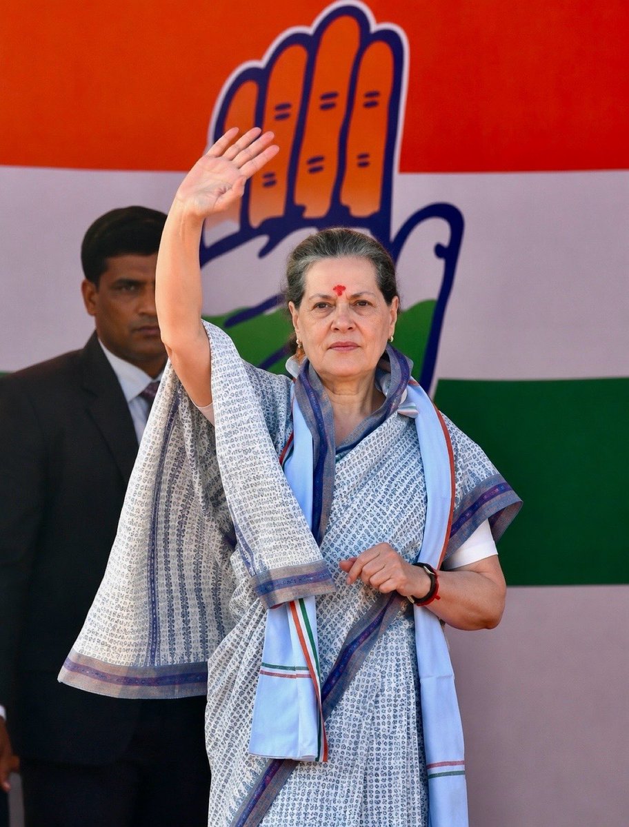 TheAnilkumarG94's tweet photo. वक़्त गवाह है, शोर झुंड का होता है, दहाड़ शेरनी की।

आदरणीय सोनियाजी गांधी! 🐅 https://t.co/9cvzo0Ogrn