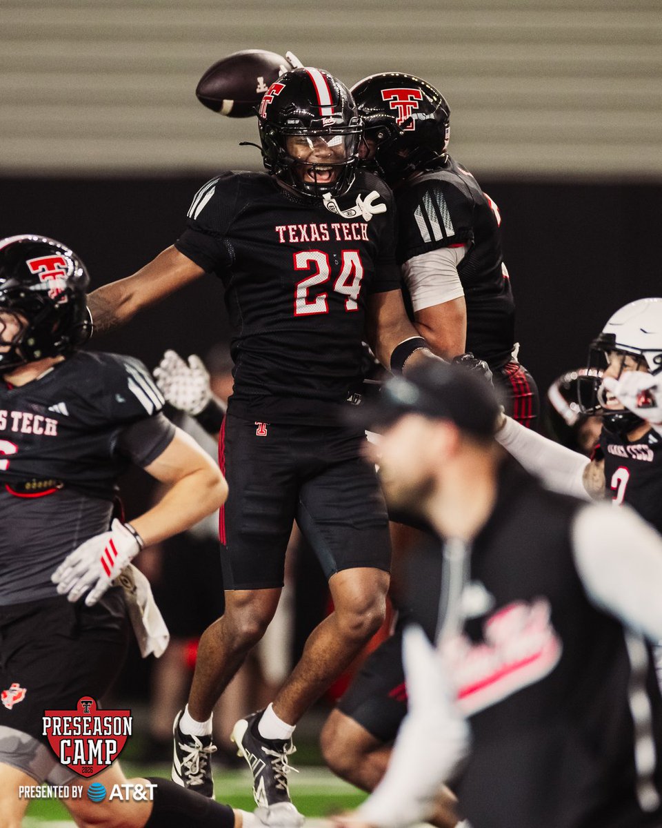 TexasTechFB's tweet photo. Busted out the black lids today 🔥

#WreckEm | @ATT https://t.co/FmxX0lMMJY