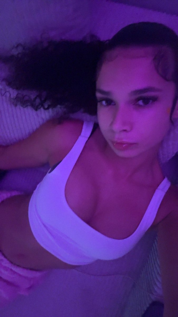 maniaccmilf's tweet photo. Is this a perfect view ? https://t.co/GAVgqC0A4x